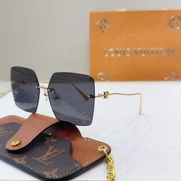 Picture of Louis Vuitton Sunglasses _SKUfw75015616fw